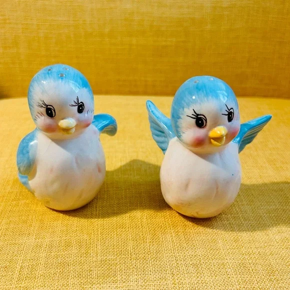 Vintage Bluebird Salt & Pepper Shakers blue white yellow pink anthropomorphic - Picture 1 of 11